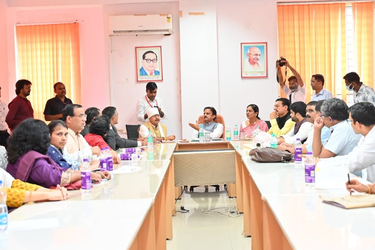 MP: Deputy CM Reviews Super Specialty Service Works At Bundelkhand Medical College