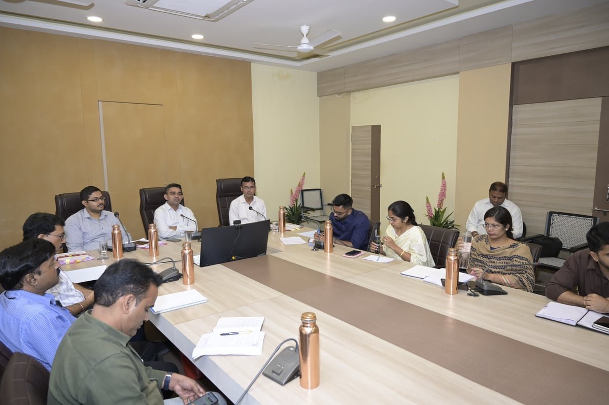 MP: Complete E-KYC Work In Urban Bodies, Dhar Collector Tells CEOs