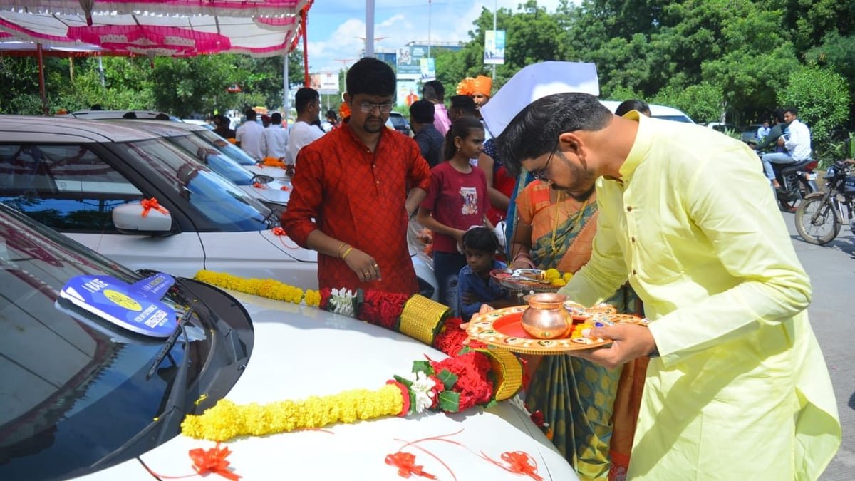 Dussehra 2024: Mumbai Sees 22% Spike In Vehicle Registrations As Commuters Shift From Crowded Local Trains And Buses