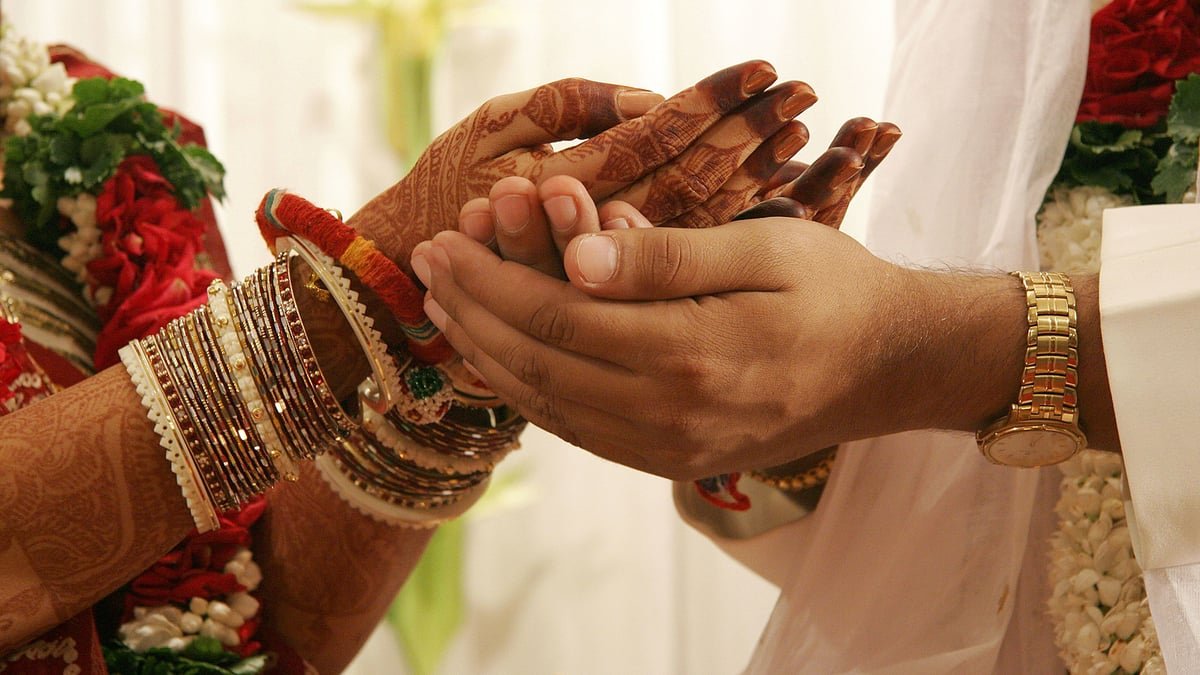 Shocker! MP Woman Discovers Her Husband Was A Eunuch After 4 Years Of Marriage; Caught Him Wearing Saree & Make-Up In Market