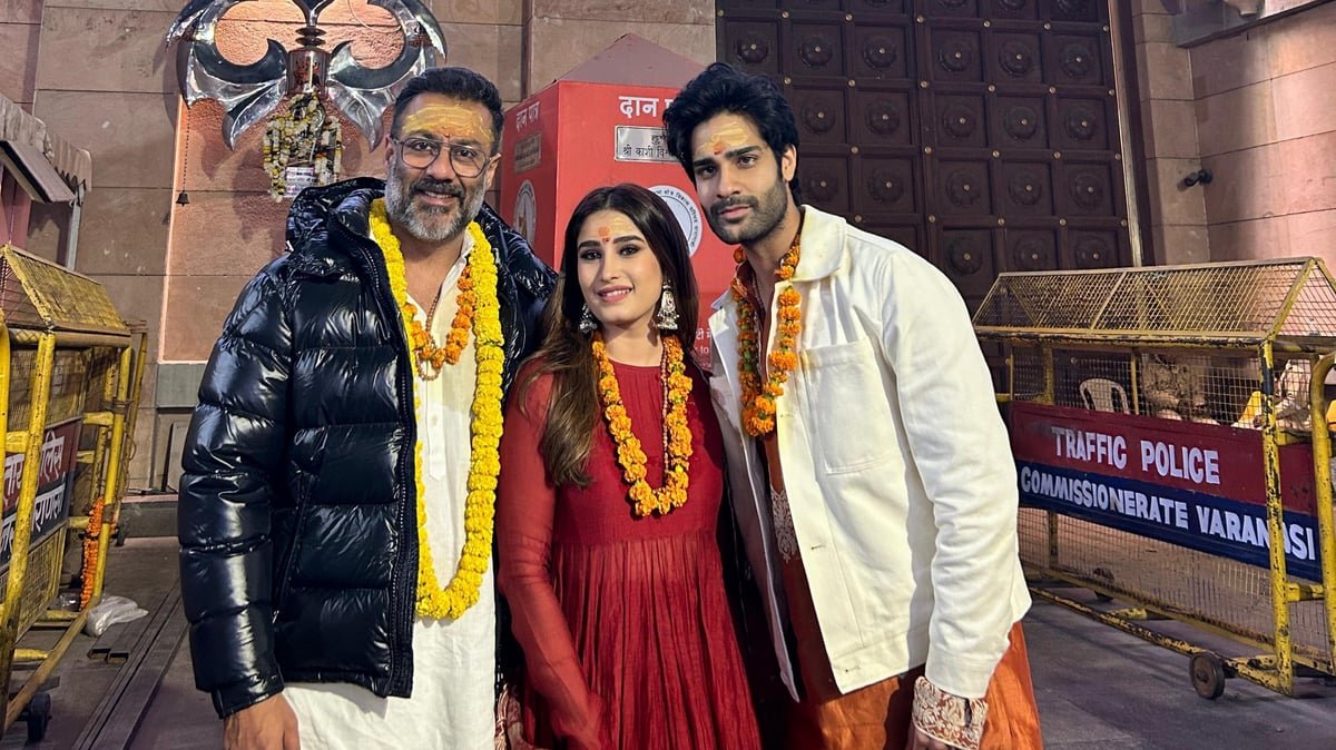 Aaman Devgan, Rasha Thadani, Abhishek Kapoor Seek Blessings At Kashi Vishwanath Ahead Of Azaad Release