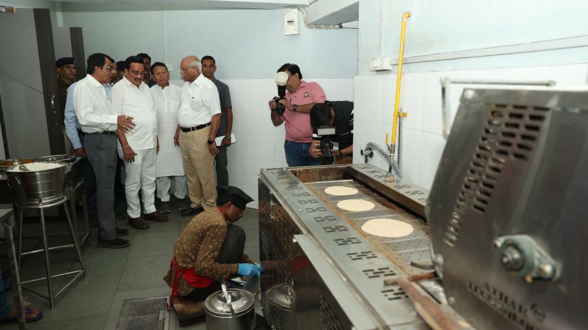 Pandesara GIDC Employees Benefit from Subsidized Restaurant Facility in Surat