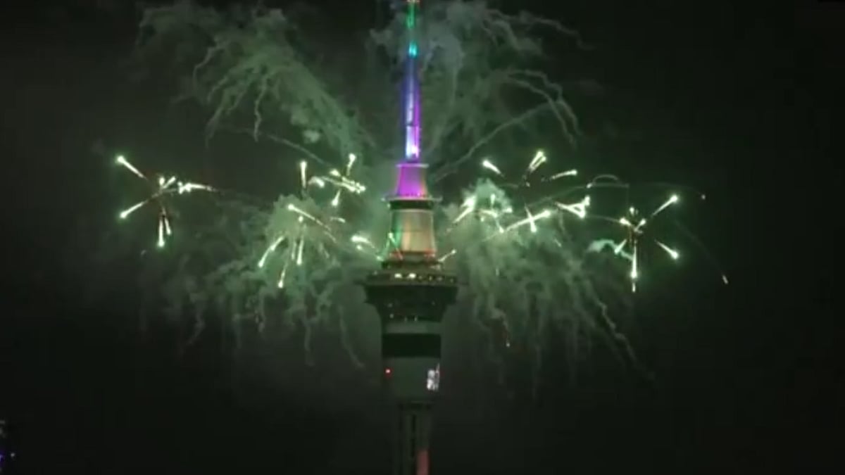 New Zealand Welcomes New Year 2026 After Kiribati With Massive Fireworks At Sky Tower – WATCH VIDEOS